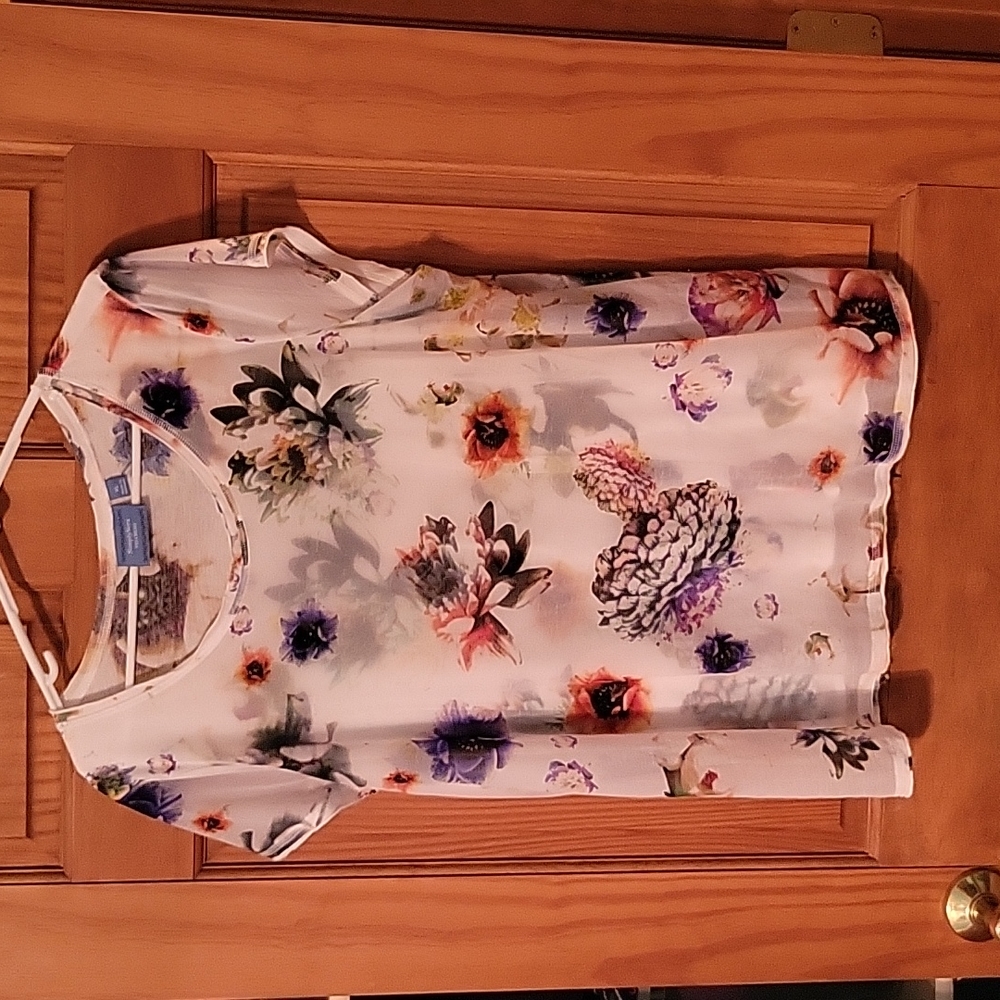 Simply Vera Sheer overlay Short Sleeve Top
